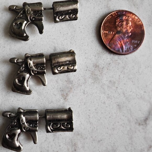 PISTOL Earrings Gunmetal Fashion Gun Stud Earrings - Picture 2 of 4
